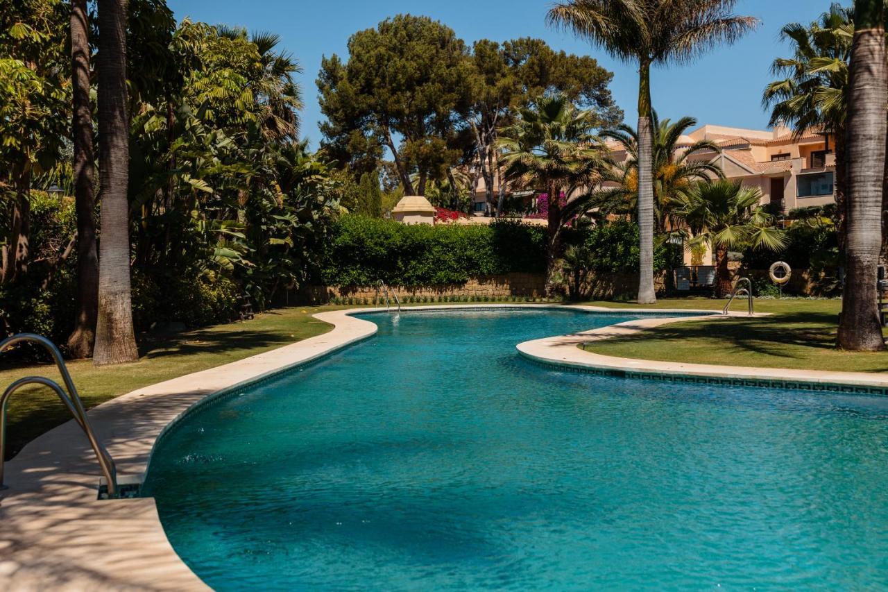 Appartamento With 3 Bedrooms, Terrace, Indoor Pool And Sauna At 100 M From The In Puerto Banus Marbella
