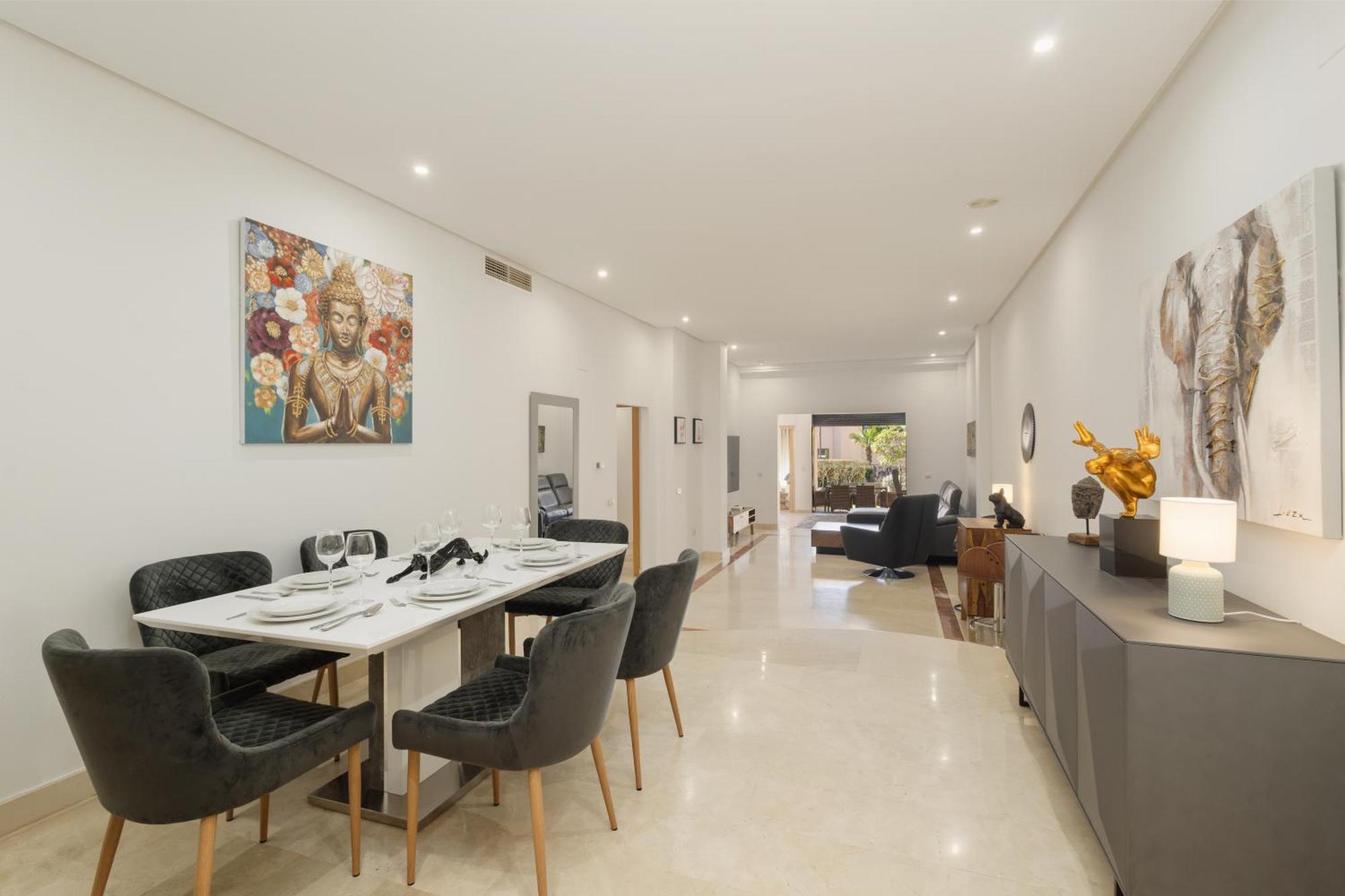 With 3 Bedrooms, Terrace, Indoor Pool And Sauna At 100 M From The In Puerto Banus Appartamento Marbella
